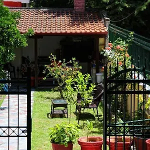  Δωμάτια σε οικογενειακή κατοικία Theano